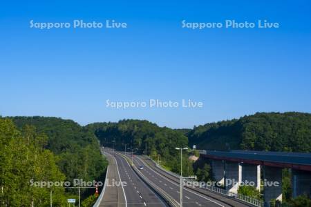国道36号線島松沢橋と道央自動車道