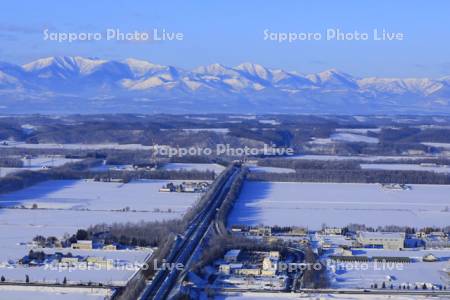 道東自動車道と日高山脈　空撮