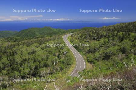 知床横断道路と国後島