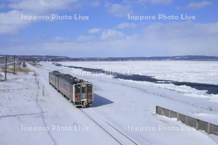 列車と流氷
