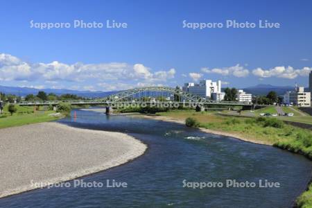 旭橋と石狩川