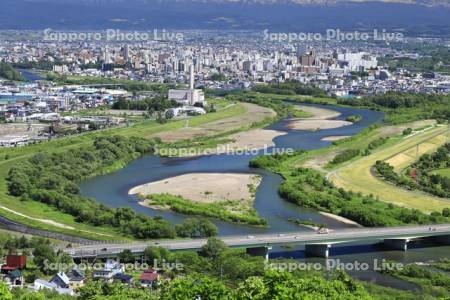 嵐山から見た石狩川　近分大橋