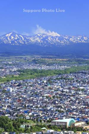 旭川市街地と大雪山遠望