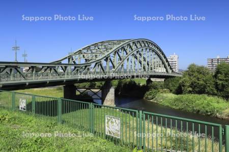 旭橋と牛朱別川