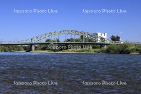旭橋と石狩川