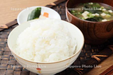 ご飯とみそ汁