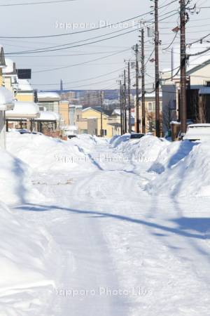 積雪した住宅地