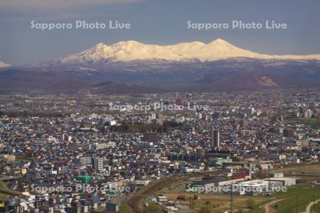 大雪山と旭川市街展望