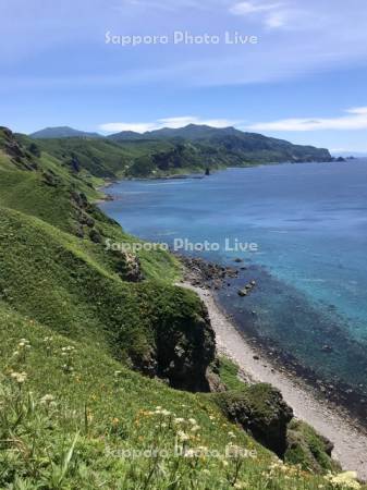 神威岬より積丹ブルーの海と海岸線