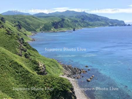 神威岬より積丹ブルーの海と海岸線