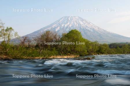 尻別川と羊蹄山