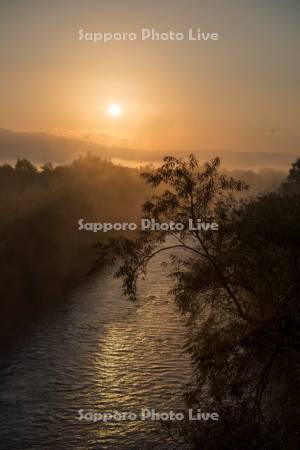 尻別川と朝日
