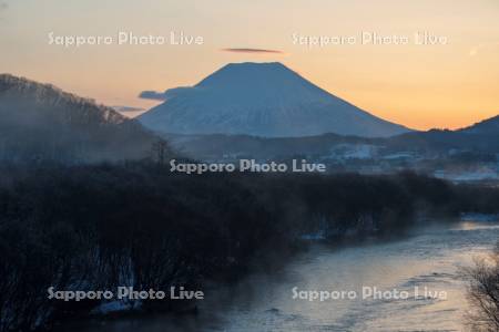 尻別川と羊蹄山