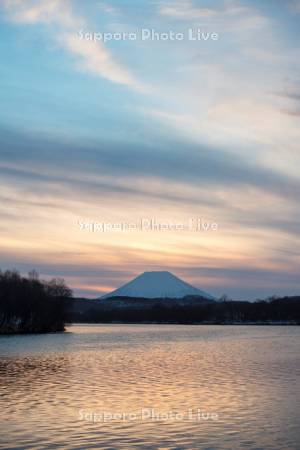 尻別川と羊蹄山