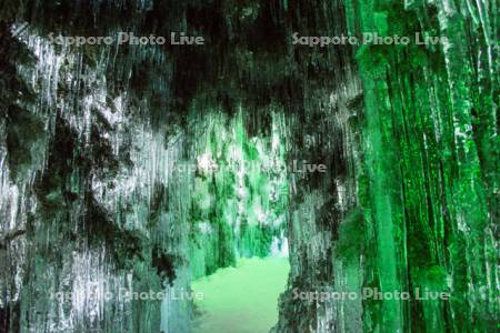 支笏湖氷濤まつり　苔の洞門