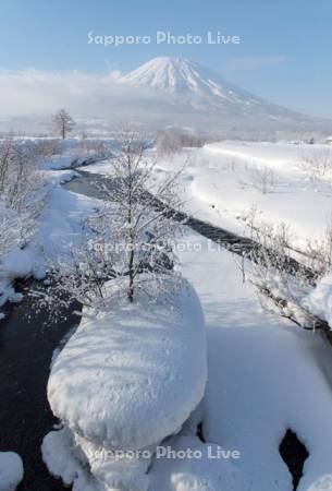 冬晴れの羊蹄山