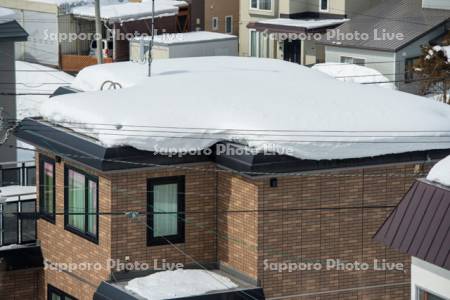 無落雪屋根の住宅