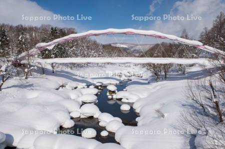 尻別川の雪の造形