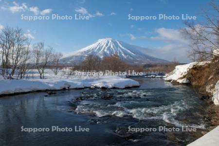 羊蹄山と尻別川