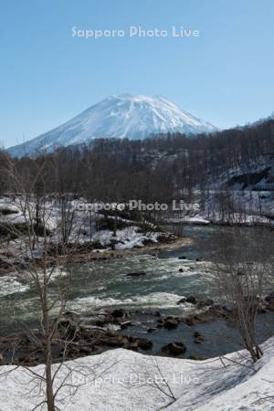 尻別川と羊蹄山