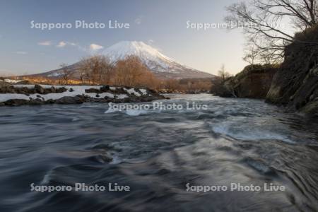 尻別川と羊蹄山