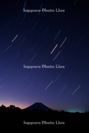 羊蹄山と星空