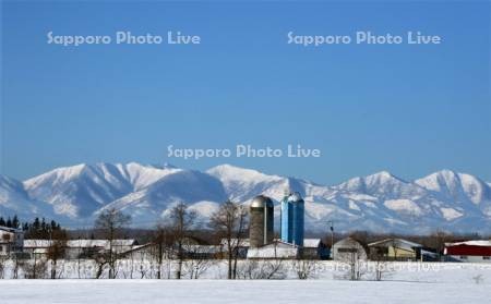 サイロと日高山脈