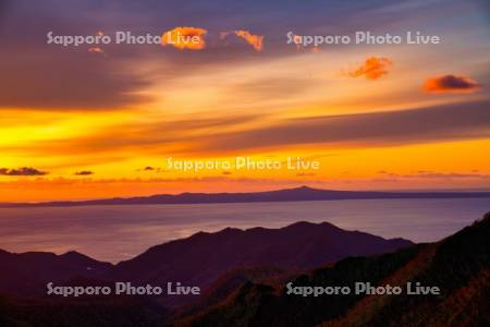 知床峠より国後島