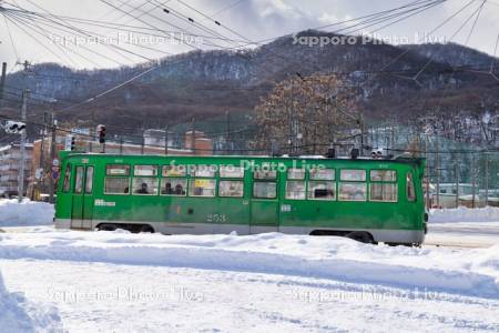 札幌市電と藻岩山