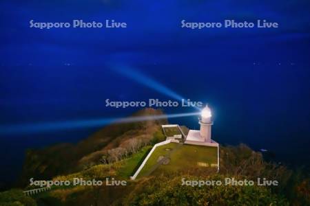 地球岬灯台と漁火