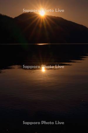 支笏湖の日の出