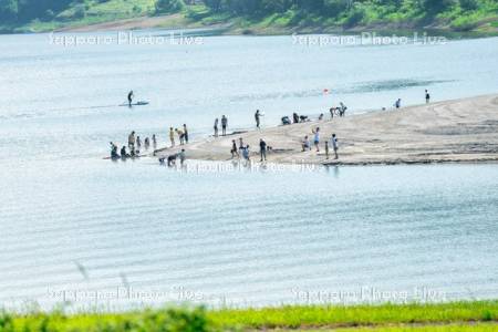 かなやま湖の観光客