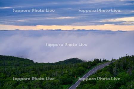 知床横断道路（R334）と雲海