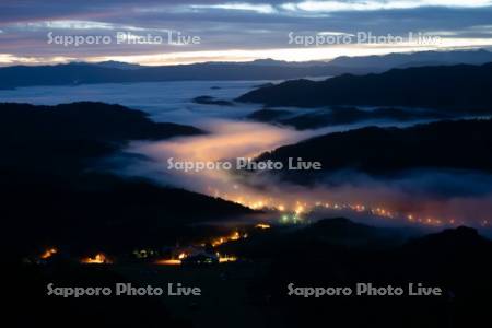 夜明けの歌志内市街地