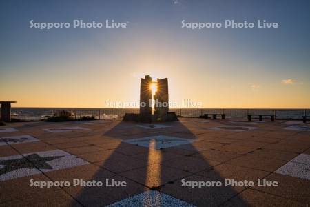 黄金岬波濤の門と夕日