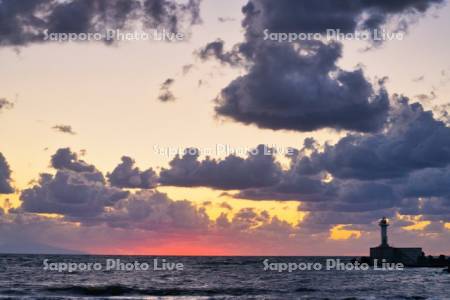 厚田港西防波堤灯台の夕景