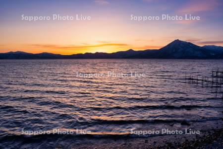 夕景の支笏湖