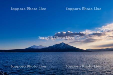 支笏湖と風不死岳と樽前山