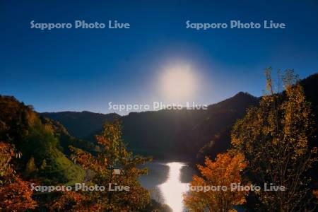 紅葉と豊平峡ダム