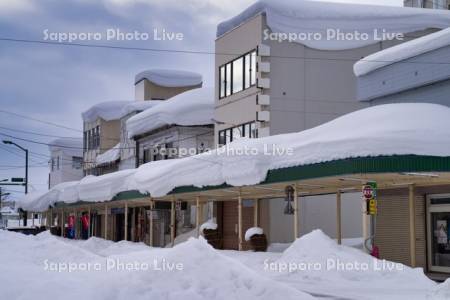 大雪の商店街