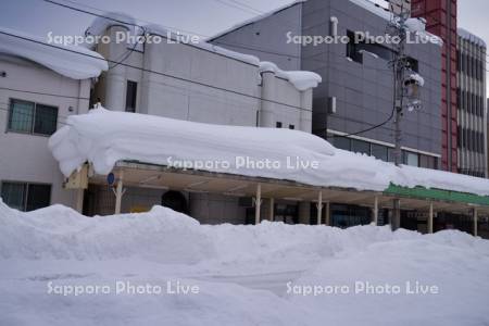大雪の商店街