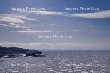 流氷とウトロ漁港