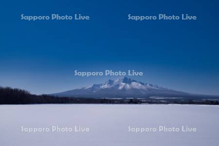 雪原と斜里岳