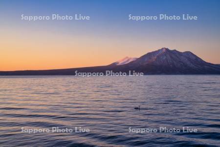 支笏湖と恵庭岳