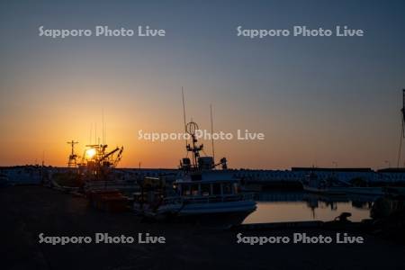 厚田港と夕日
