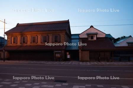 旧商家丸一本間屋