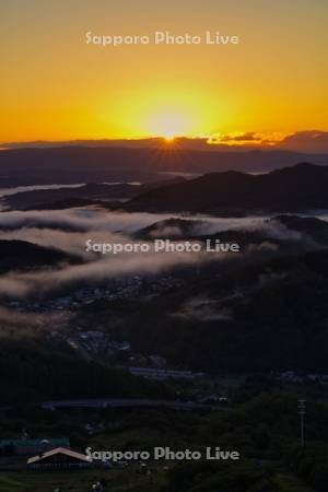 かもい岳国際スキー場より日の出