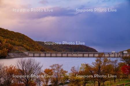 朝里ダムとオタルナイ湖の夜明け