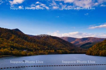 朝里ダム　オタルナイ湖の紅葉