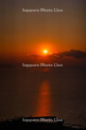 函館山より住吉漁港と日の出